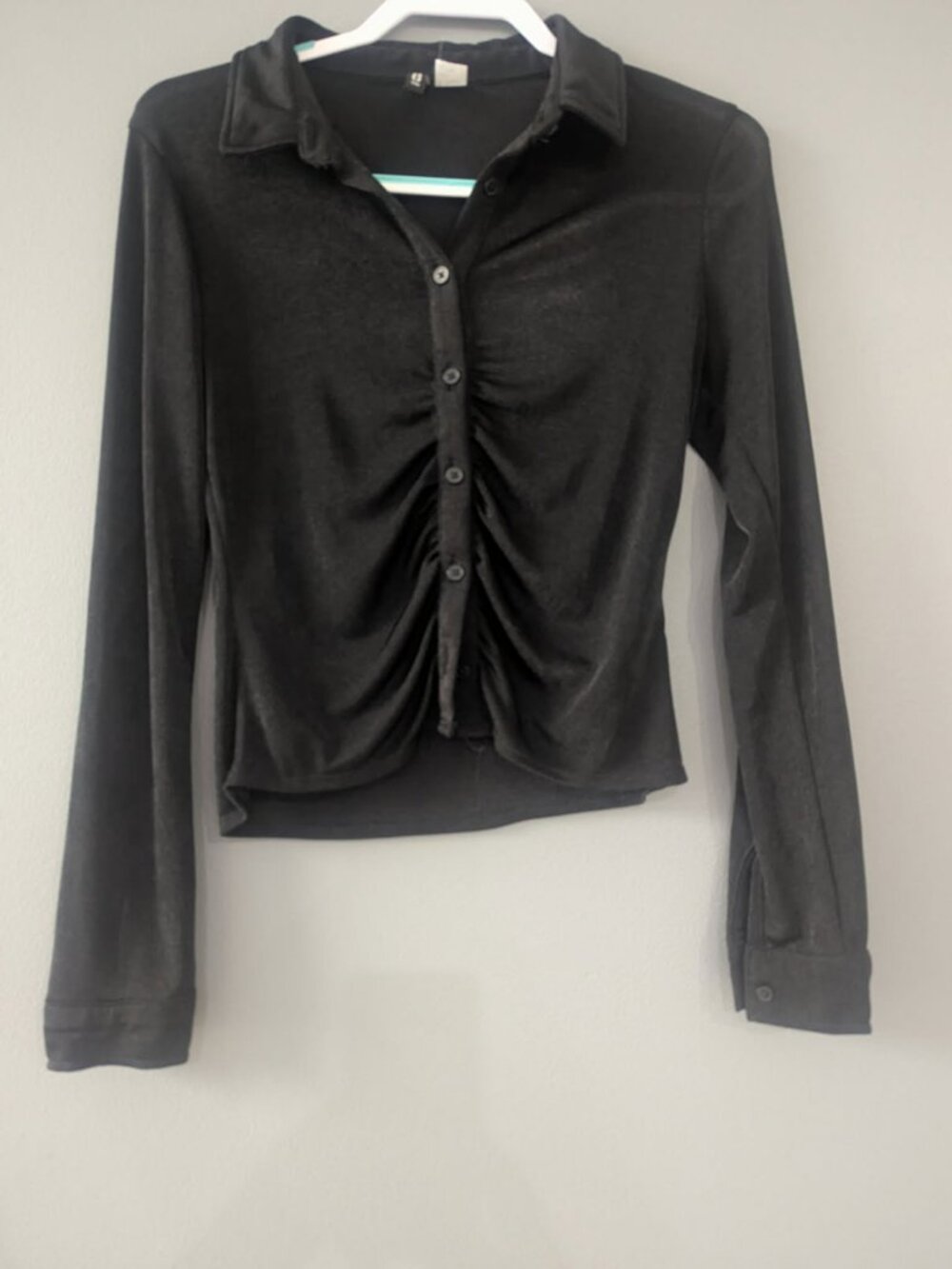 Divided by H&M Black Rushed Front Long Sleeve Top – Size Small